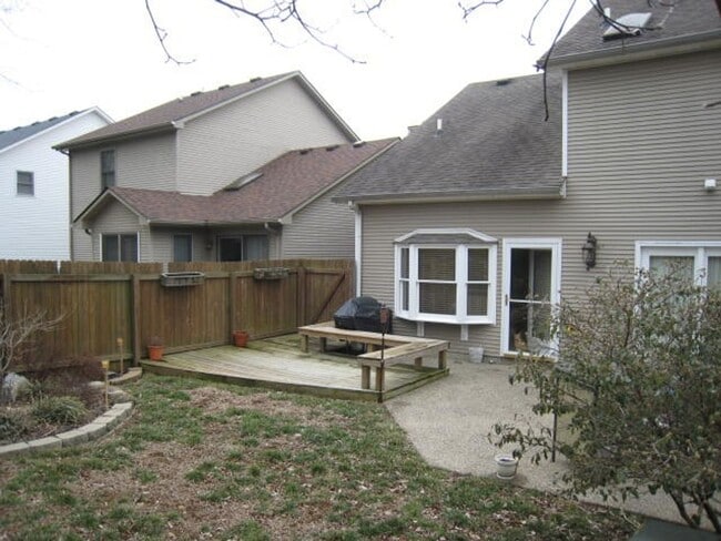 Building Photo - 2 bed + Bonus Room - Great School District...