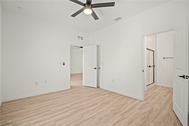 Building Photo - 627 SE 13th Pl