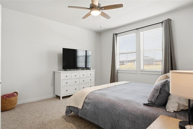 Building Photo - 514 Clearlake Dr