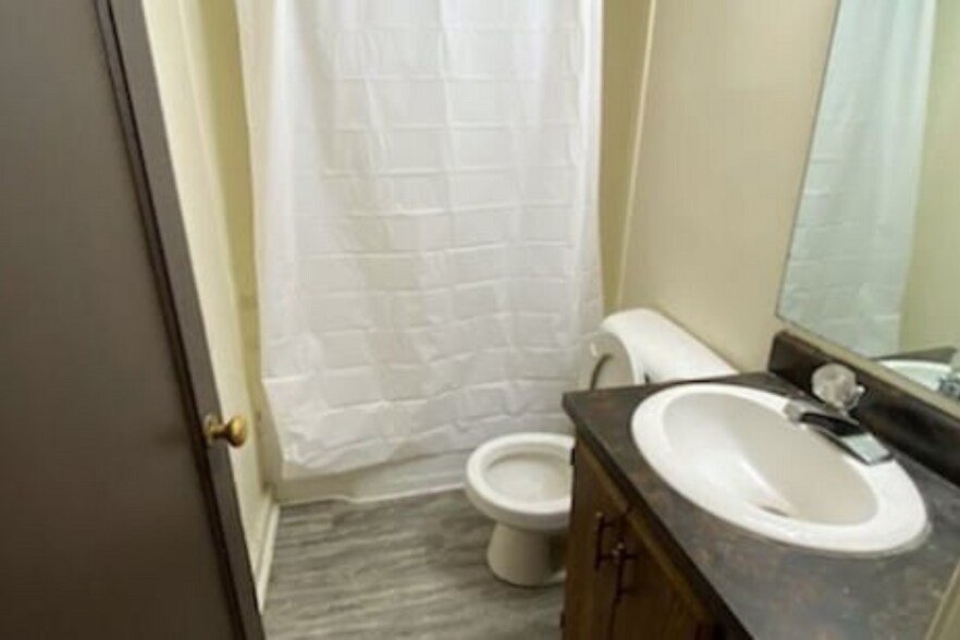 Building Photo - 3220 N 26th St