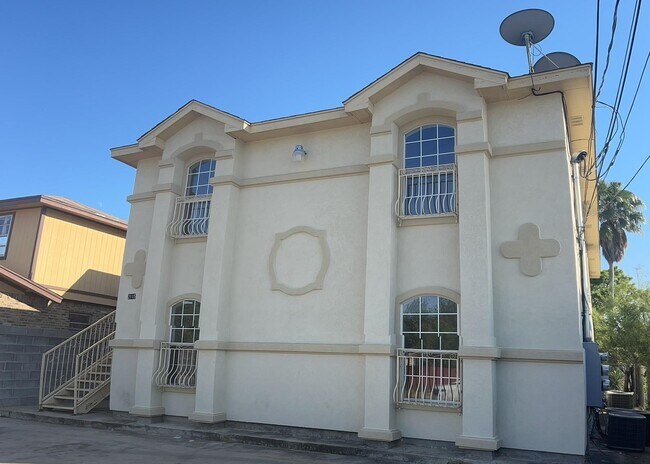 Primary Photo - 2115 Cross St