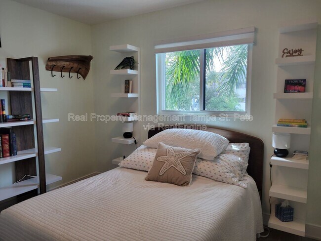 Building Photo - 823 Bahia Del Sol Dr