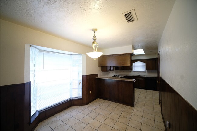 Building Photo - 12327 Shannon Hills Dr