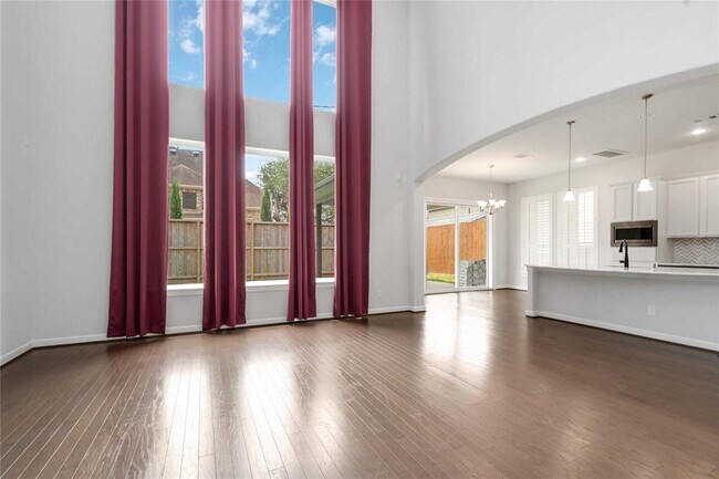 Building Photo - 1303 Gardenia Dr