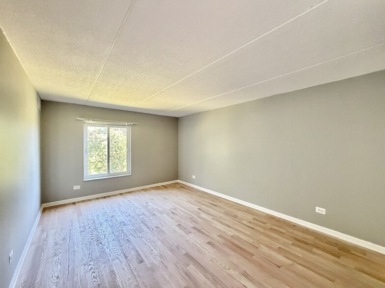 Building Photo - 525 N Quentin Rd