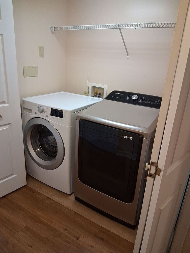 Building Photo - Laurel Station #307 - 3bed/2bath with awesome views of Laurel Avenue! $3000 monthly rent includes...