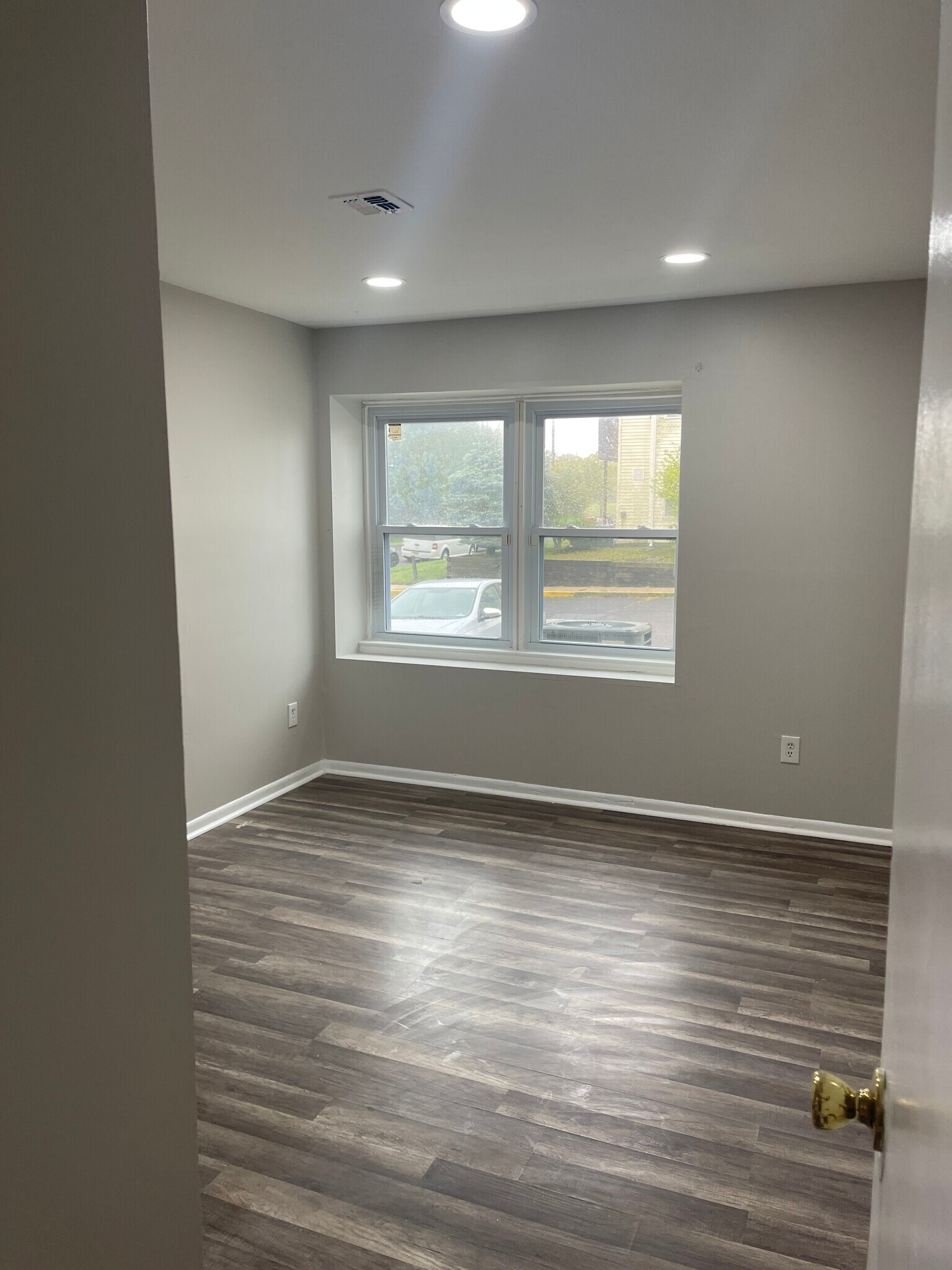 Building Photo - 700 N Franklin Blvd