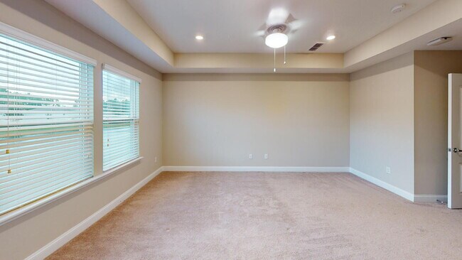 Building Photo - "Spacious 5-Bedroom Retreat in Jacksonville - 2,623 Sq Ft of Comfort!"
