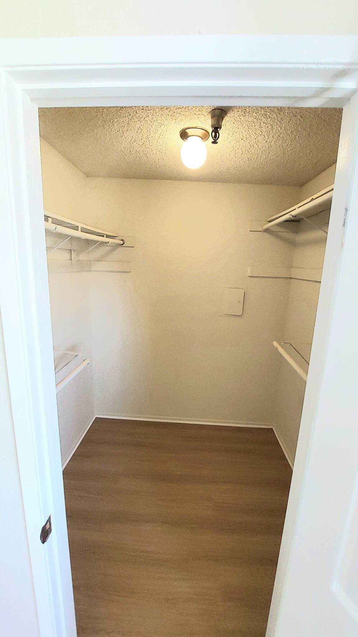 Building Photo - 4040 W 130th St