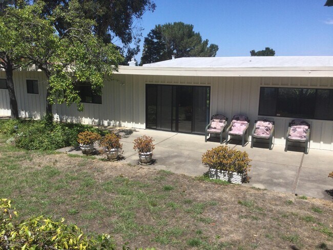 Building Photo - 55 Del Monte Dr
