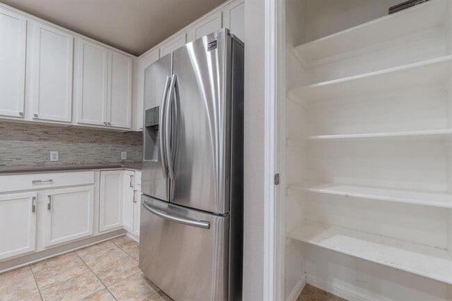 Building Photo - 9408 Castle Pines Dr