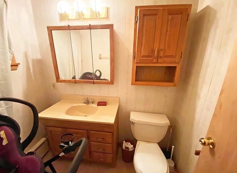 Building Photo - 606 Cypress Ave