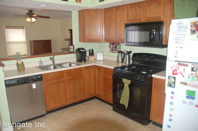 Building Photo - 4 br, 2.5 bath House - 1058 Whitetail Dr