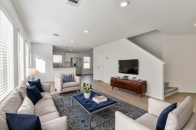 Building Photo - Immaculate 4 bedroom home in Becker Fields!