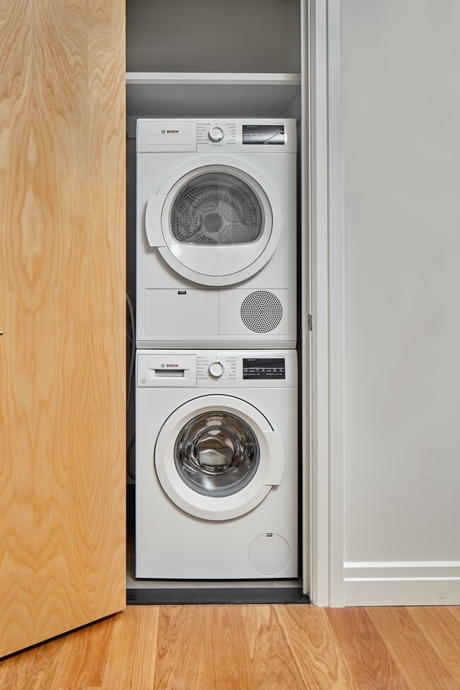 Building Photo - 300 Ashland Pl