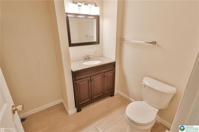 Building Photo - 2811 Kingsview Ave