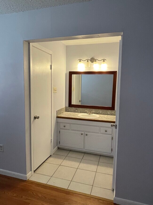 Building Photo - 14145 Gravier Ave