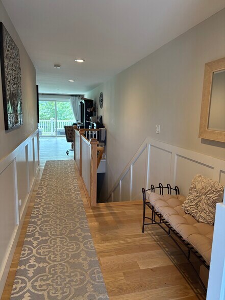 Building Photo - 3205 Bluffs Dr S