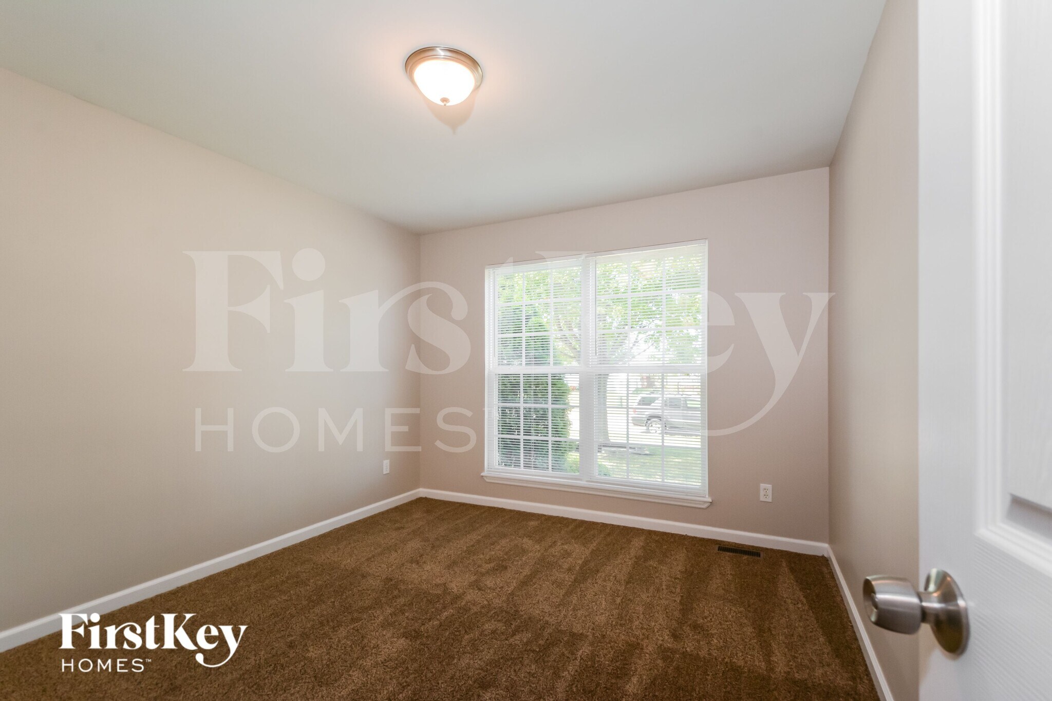 Building Photo - 310 Rustic Oaks Dr