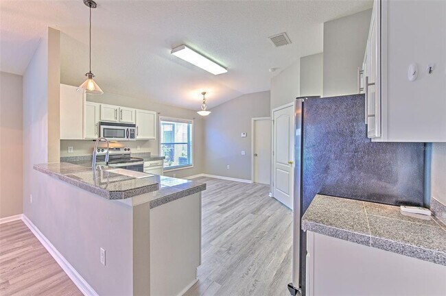 Building Photo - 5046 Gato Del Sol Cir