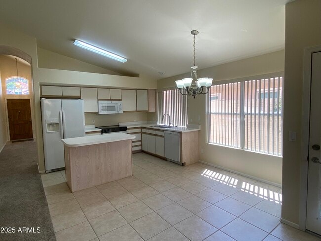 Building Photo - 902 W Sun Coast Dr