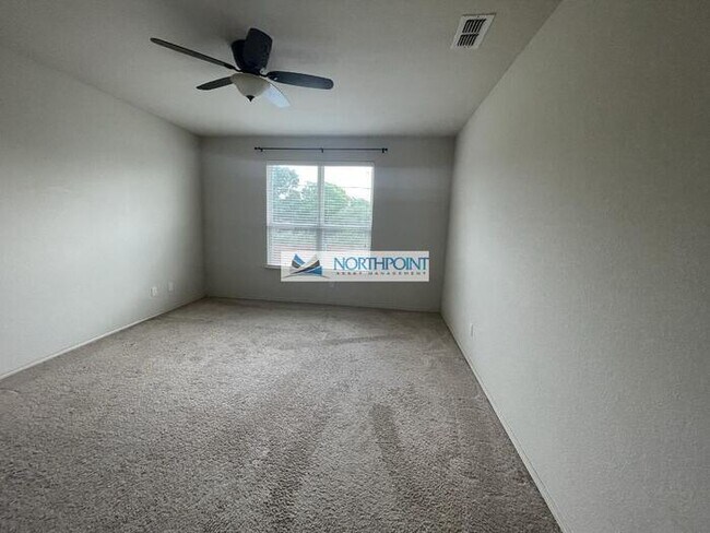 Building Photo - Charming 3 beds 3 baths in Denton!
