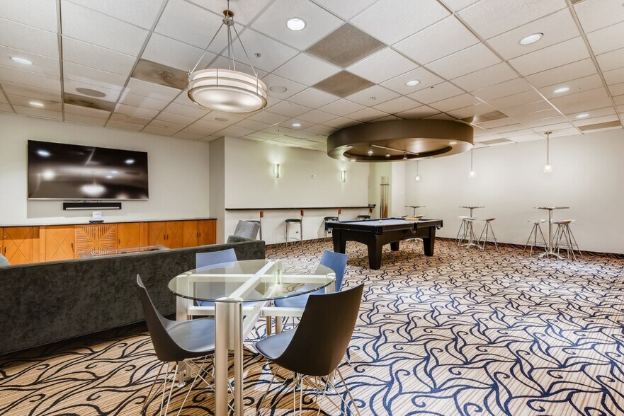 Building Photo - 545 N Dearborn St