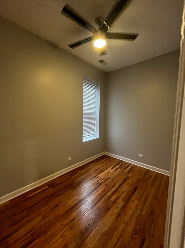 Building Photo - 2011 N California Ave