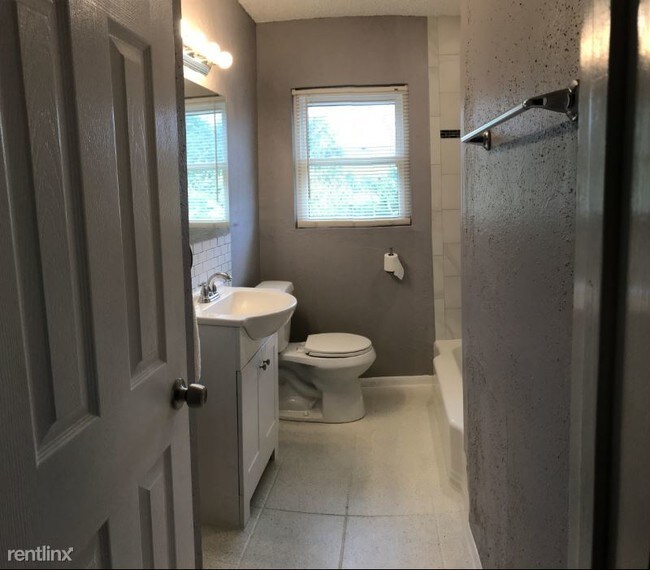 Building Photo - 3000 Trulley St