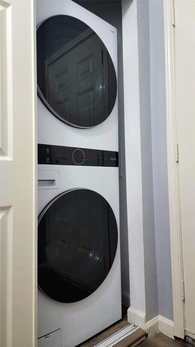 Building Photo - 4130 Galesburg St