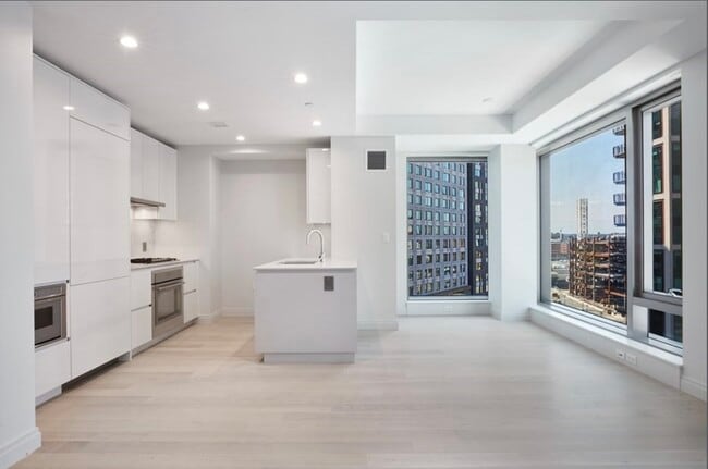 Building Photo - 135 Seaport Blvd