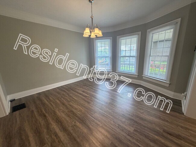 Building Photo - Updated 3 bed 1 bath home!