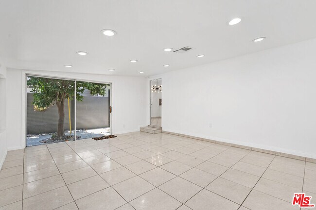 Building Photo - 5630 Radford Ave