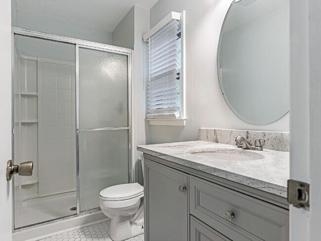 Building Photo - Cute as a button ranch home!