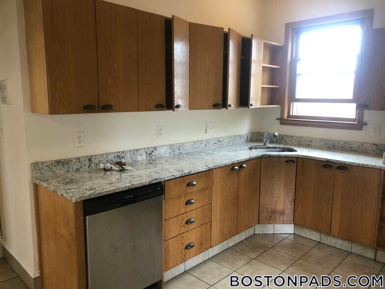 Building Photo - 74 Aldie St