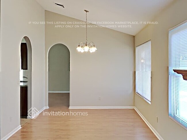 Building Photo - 668 E Manor Dr