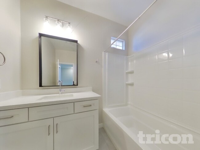 Building Photo - 4551 E Gary St