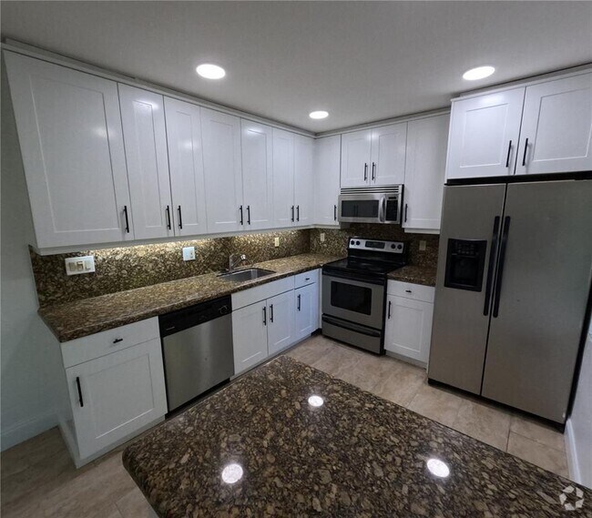 Building Photo - 1423 Holly Heights Dr