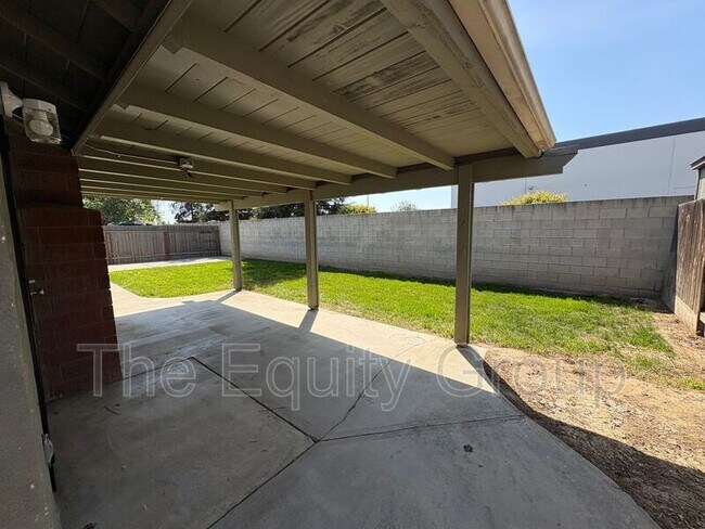 Building Photo - 937 S Regina St