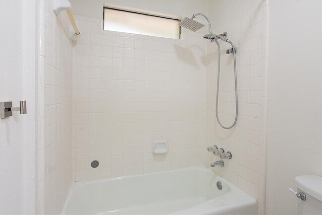 Building Photo - 109 White Sands Dr