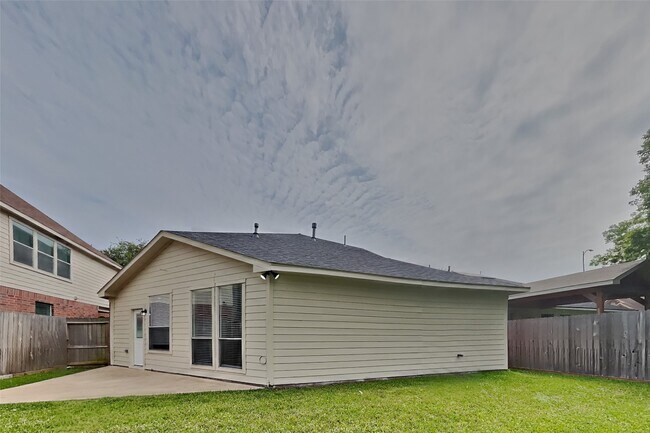 Building Photo - 19034 Village Maple Ct