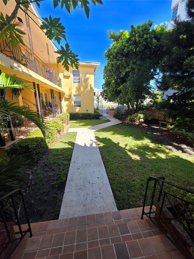 Building Photo - 8024 Harding Ave