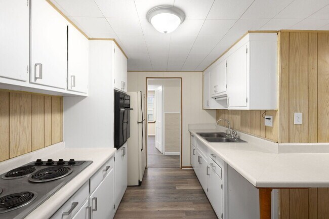 Building Photo - Available January 1st! Accepts VOUCHERS!