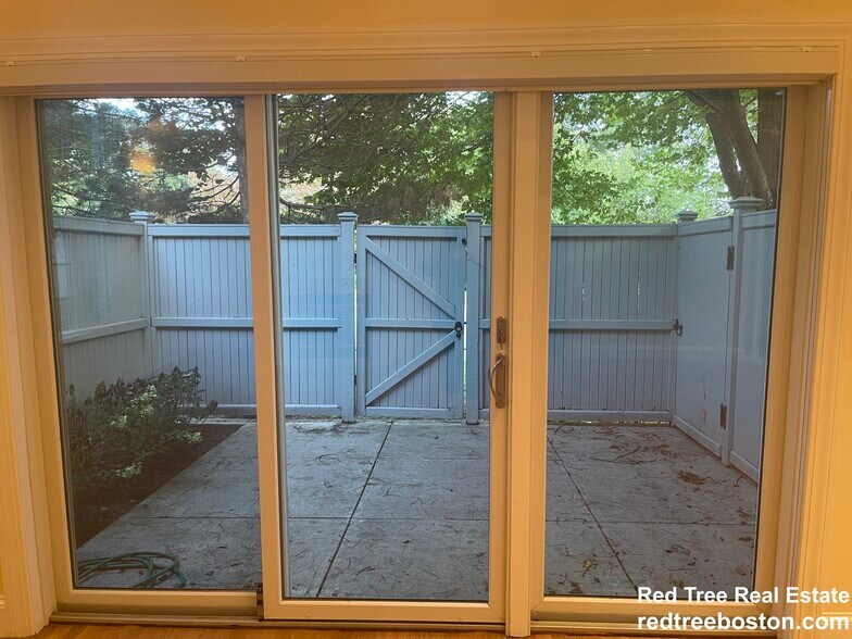 Building Photo - 901 W Roxbury Pky