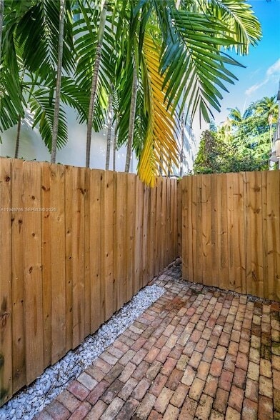 Building Photo - 2945 Bridgeport Ave