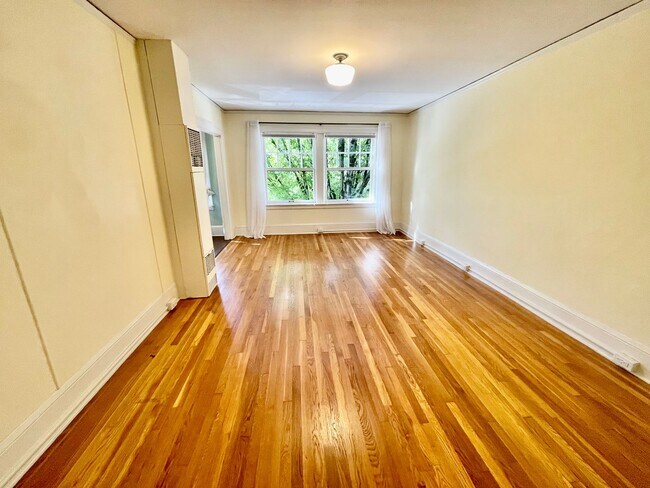 Building Photo - 1/2 Month Free! Cheerful, Spacious Studio ...