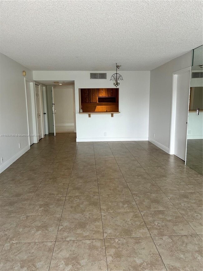 Building Photo - 200 Lakeview Dr