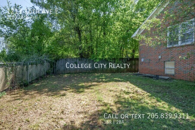 Building Photo - 1213 16th Ave E