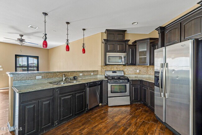 Building Photo - 3005 Cedar Creek