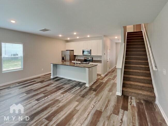 Building Photo - 482 Gray St